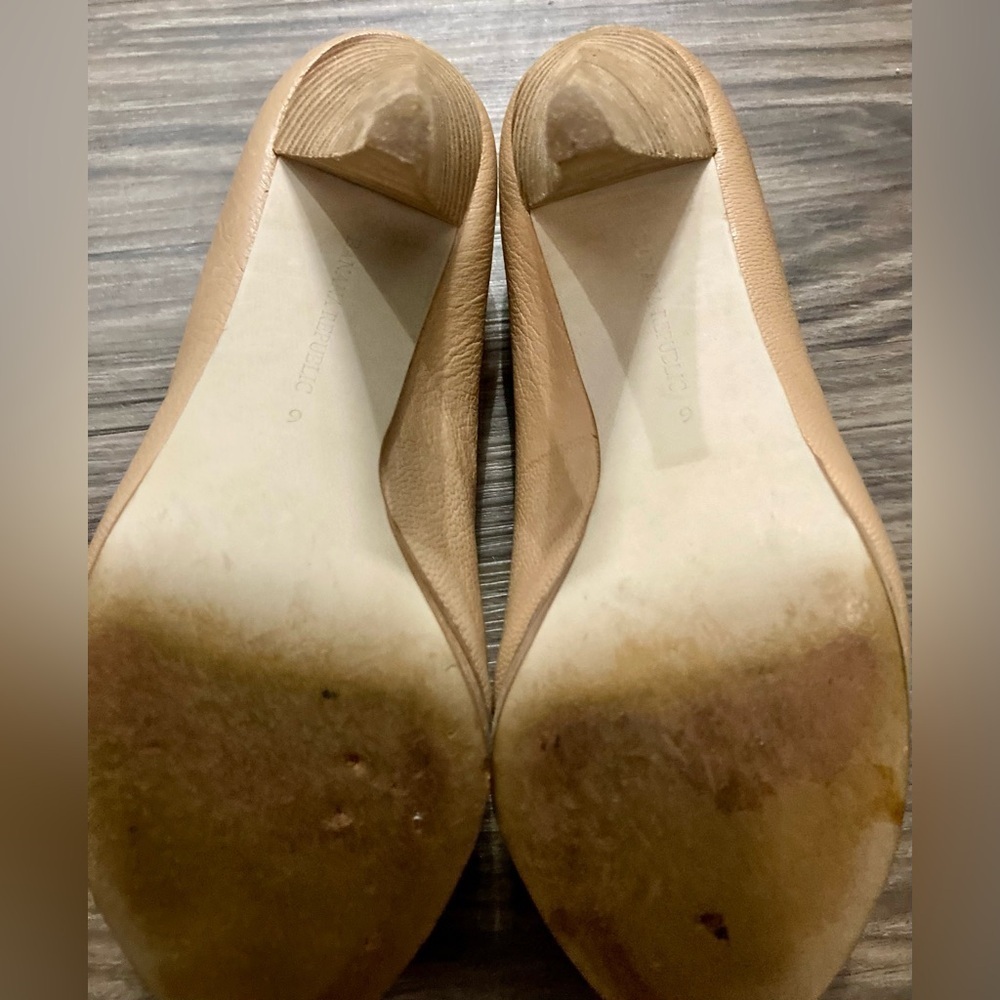 Banana Republic Women’s Size 6 Nude Stacked Heels - Picture 5 of 8